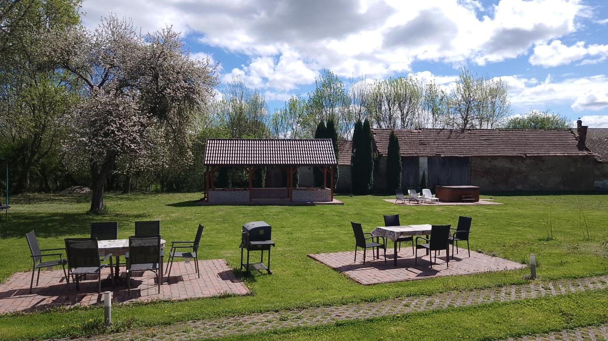 Almafas Vendeghaz Orseg Villa Kerkakutas Dış mekan fotoğraf